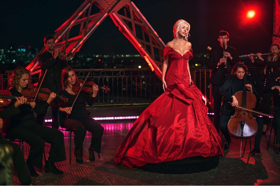 Christina Aguilera Celebrates 25 Years of My Kind of Christmas with Paris Holiday Special — Watch! (Exclusive) – ‘Christina Aguilera: Christmas in Paris’ will play in theaters nationwide for two nights only — on Dec. 14 and Dec. 21